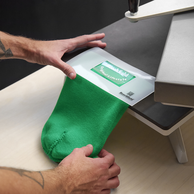 beechfield_b445_kelly-green_silicone-template-decoration-process