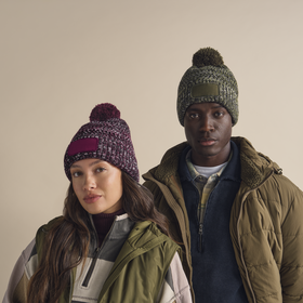beechfield_b331_burgundy-twist_b331_moss-green-twist_lifestyle